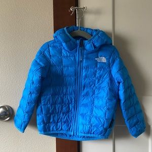 💙 North Face Toddler Thermoball Hooded Jacket Size 2T 💙